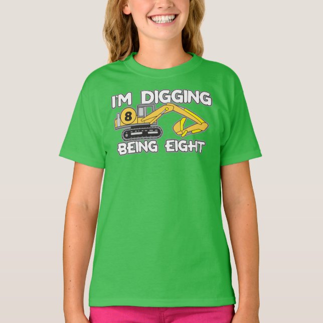 Camiseta El octavo cumpleaños de mi hijo estoy cavando sien (Anverso)