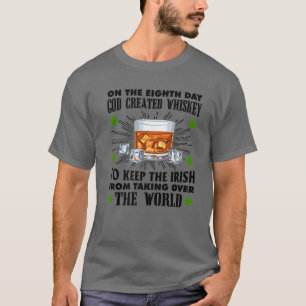 Camiseta El octavo día Dios creó el whiskey día de San Patr