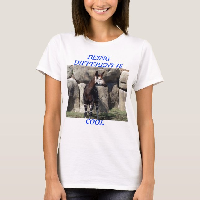 Camiseta el okapi que es diferente es fresco (Anverso)