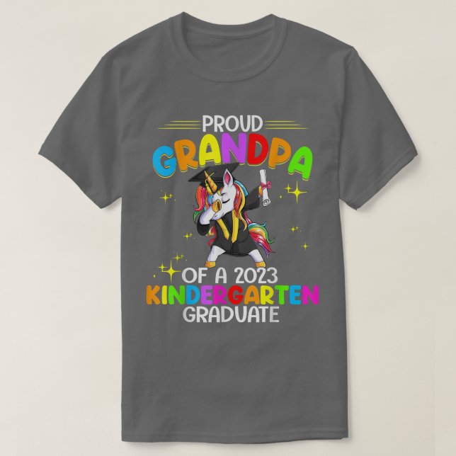 Camiseta El Orgulloso Abuelo De Un Graduado De Jardín De Ni (Diseño del anverso)