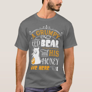 Camiseta El Oso Antiguo Gruñón Y Su Miel Viven Aquí Premium
