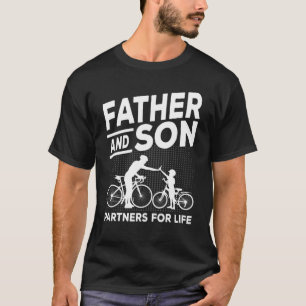 Camiseta El padre ciclista y el hijo viajan en bicicleta pa