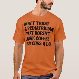 Camiseta El Pediatra Que Bebe El Café Se Lanza Mucho
