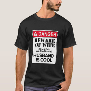 Camiseta El Peligro De Cuidado Con La Esposa Es Guay