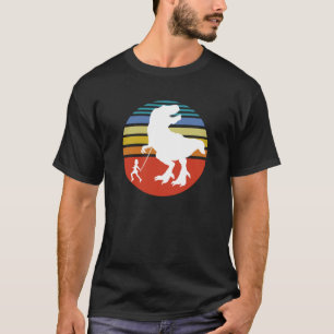 Camiseta El pequeño Dirl caminando por su Tyrannosaurus Rex