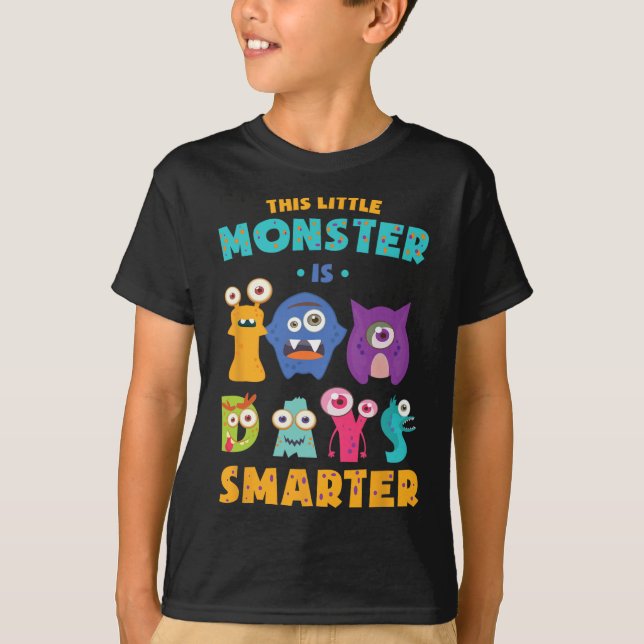 Camiseta El Pequeño Monstruo Es 100 Días Más Inteligente Pa (Anverso)