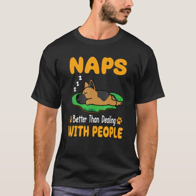 Camiseta El perro pastor alemán duerme mejor que tratar con (Anverso)