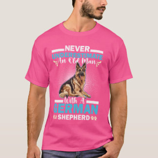 Camiseta EL perro pastor NUNCA SUBESTIMA A UN HOMBRE VIEJO 
