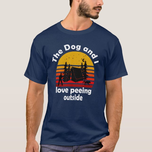 Camiseta El perro y yo orinamos acampando con un perro amig (Anverso)
