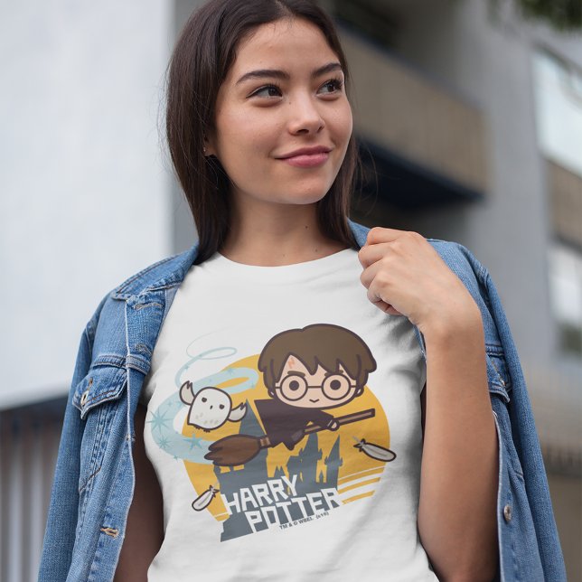 Camiseta El personalizado Harry y Hedwig Flying Past Hogwar (Person wearing t-shirt)
