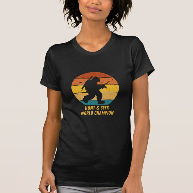 Camiseta El pie grande no quiere esconderse y buscar más ah (Anverso)