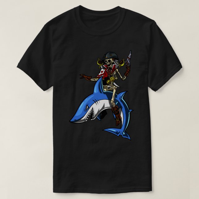 Camiseta El pirata Skeleton montando el tiburón (Diseño del anverso)