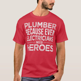 Camiseta El plomero porque incluso los electricistas necesi