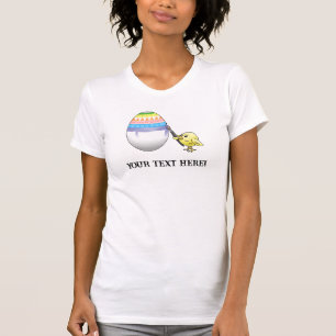Camiseta El pollito de Pascua está pintando un huevo de Pas