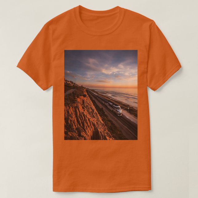 Camiseta El poster de trenes Surfliner del Pacífico (Diseño del anverso)
