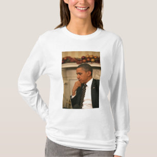 Camiseta El presidente Barack Obama reflexiona mientras se