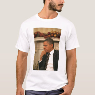 Camiseta El presidente Barack Obama reflexiona mientras se 