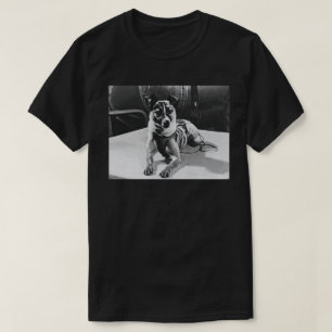Camiseta El primer animal en orbitar el perro de la Tierra 