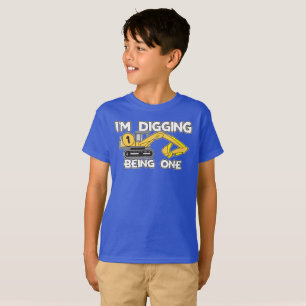 Camiseta El primer cumpleaños del niño que estoy cavando si