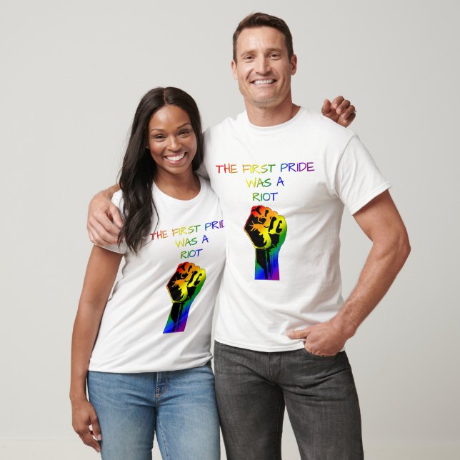 Camiseta El primer orgullo fue un motín - Diseño LGBTQ+ (Unisexo)