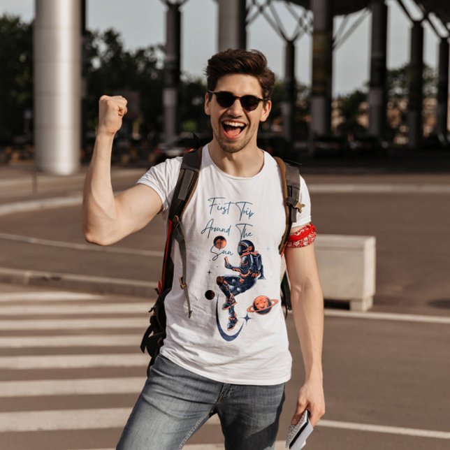 Camiseta El primer viaje moderno alrededor del sol (Subido por el creador)