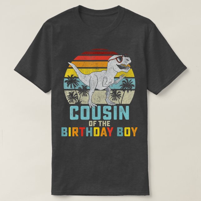 Camiseta El primo del niño de los dinosaurios del cumpleaño (Diseño del anverso)