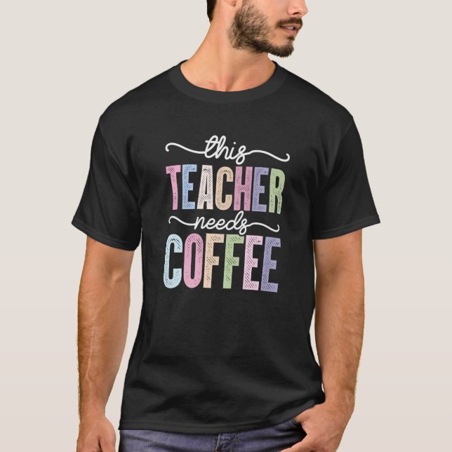 Camiseta El profesor necesita una educación en aula para el (Anverso)