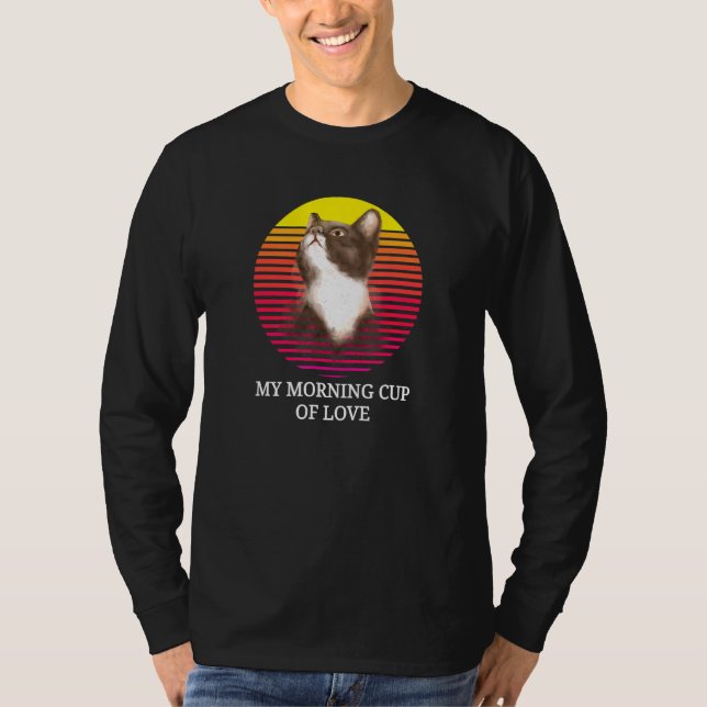 Camiseta El Propietario De Gatos Negro Y Blanco Ama El Aman (Anverso)