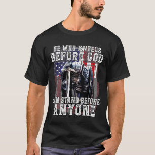 Camiseta El Que Se Arrodilla Antes De Que Dios Pueda Perman