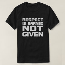 El respecto se gana la Oscuro-Camiseta básica