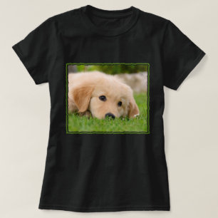 Camiseta El retrato de perro adormilado con una cachorro do