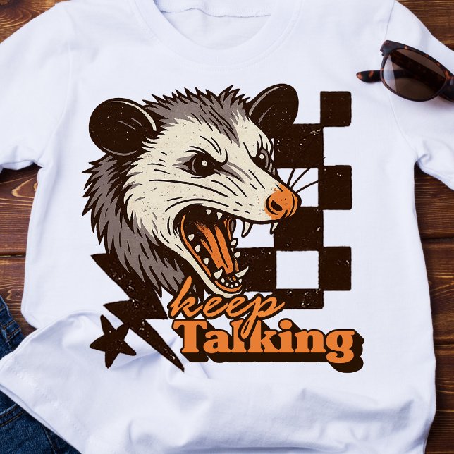 Camiseta El retro sigue hablando de Feral Possum: Animal sa (This keep talking feral possum design brings bold edgy humor to your day!
)