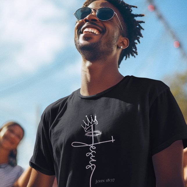 Camiseta El rey JESÚS cristiano en la manga corta oscura de (Subido por el creador)