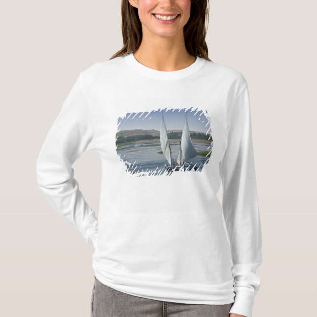 Camiseta El río Nilo y barcos de vela utilizados como (Anverso)