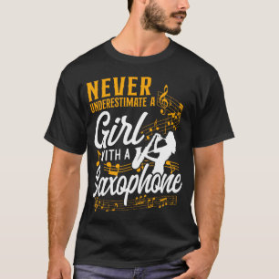 Camiseta El Saxofón Nunca Subestima A Un Chica Con Un