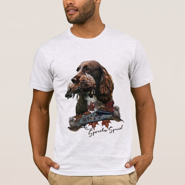 Camiseta El Sprocker Spaniel, el arte del perro de las arma (Anverso)