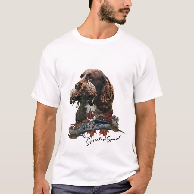 Camiseta El Sprocker Spaniel, el arte del perro de las arma (Anverso)