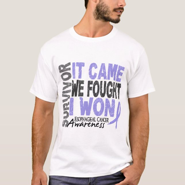 Camiseta El superviviente del esófago del cáncer que vino (Anverso)