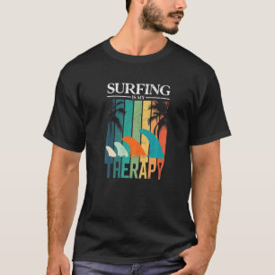 Camiseta El Surf Es Mi Terapia Retro Fins Surfboard