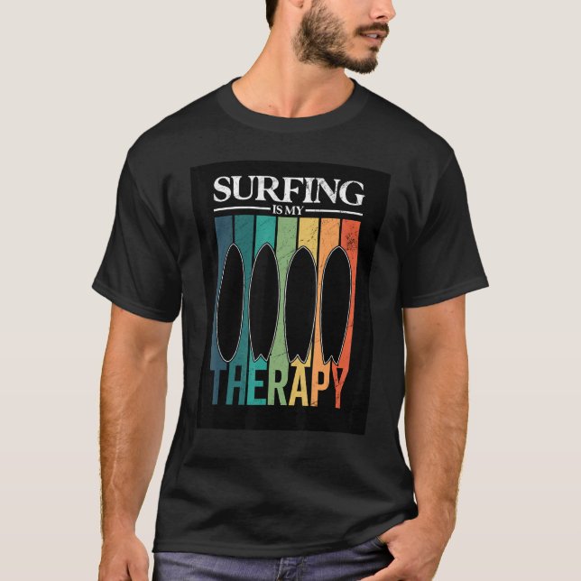 Camiseta El Surf Es Mi Terapia Retro Longboard Surfboard (Anverso)