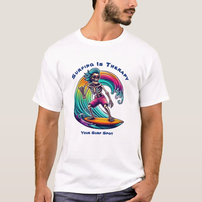 Camiseta El Surf Es Terapia-Skeleton Surfista En Ola- (Anverso)