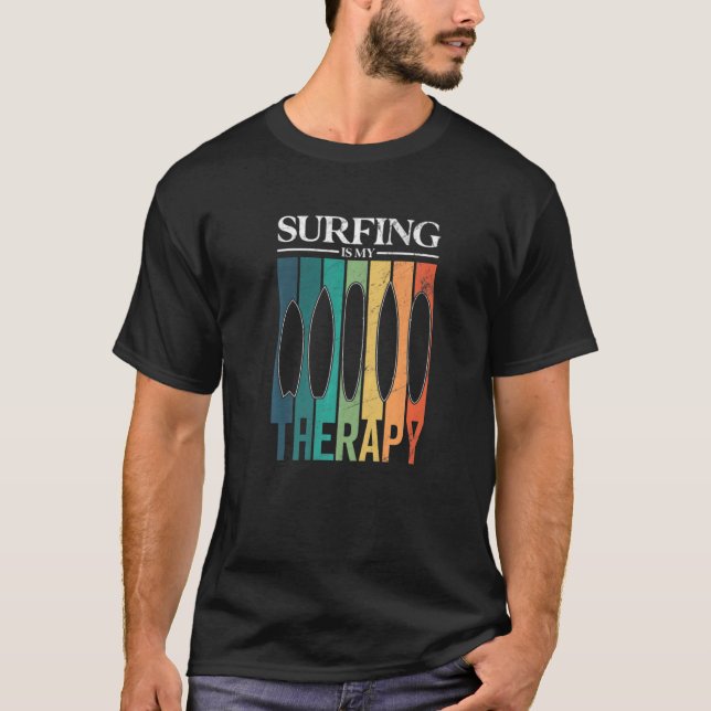 Camiseta El Surf Retro Surfboard Longboard Es Mi Terapia (Anverso)