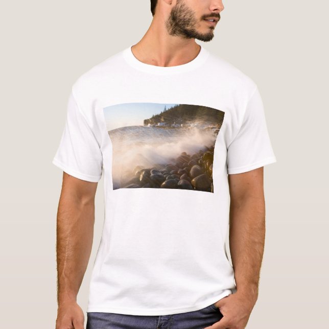 Camiseta El surf se lava sobre los adoquines en Monumento (Anverso)