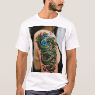 Camiseta El tatuaje artístico indomable de la naturaleza"