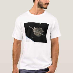 Camiseta El telescopio espacial de Hubble en órbita sobre