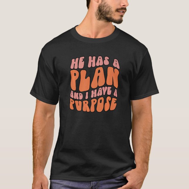 Camiseta Él Tiene Un Plan Que Tengo Un Propósito Biblia Rel (Anverso)