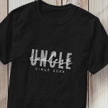 Camiseta El tío más frío Modern Elegant Simple Día del Padr<br><div class="desc">Este diseño sencillo y moderno se compone de una tipografía de san serif.</div>