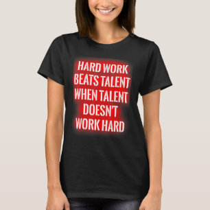 Camiseta El trabajo duro derrota al talento cuando el talen