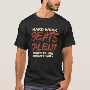 Camiseta El trabajo duro derrota al talento cuando el talen