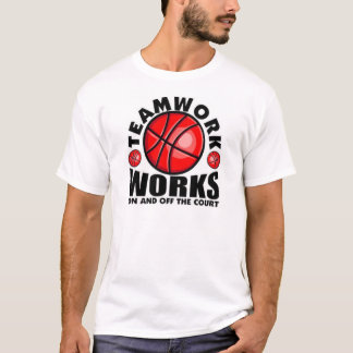 Camiseta el trabajo en equipo funciona dentro o fuera de la